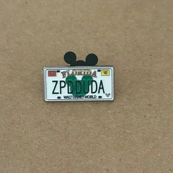 Hidden Mickey License Plate Pin - Picture 1 of 2